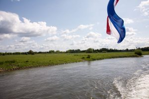 vaartocht_Vlag_varen_lyklamastate_Bed_and_breakfast_Friesland_Noord_nederland